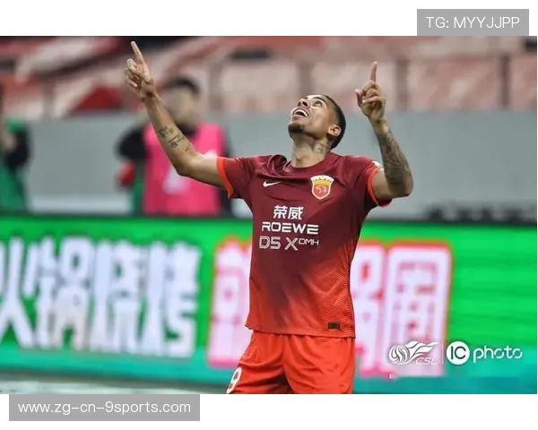 上海海港中段的断球立刻转化为威胁推进